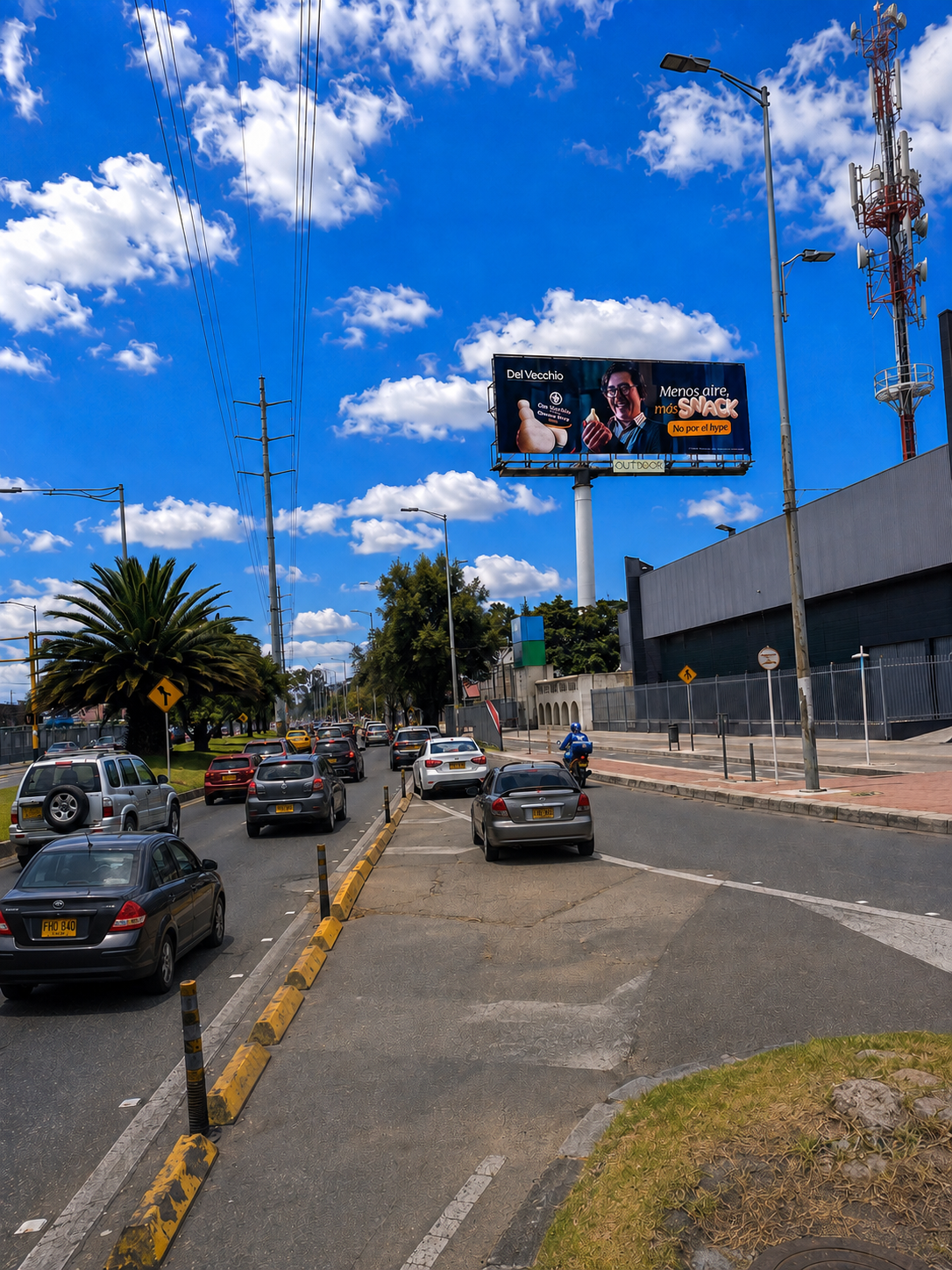 Pantalla real en Autopista Norte Nº 134A - 44, sentido Sur → Norte