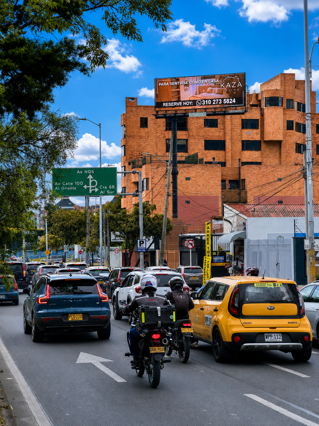 Pantalla real en Autopista Norte · Av. Carrera 45 Nº 101 - 53, sentido Norte → Sur